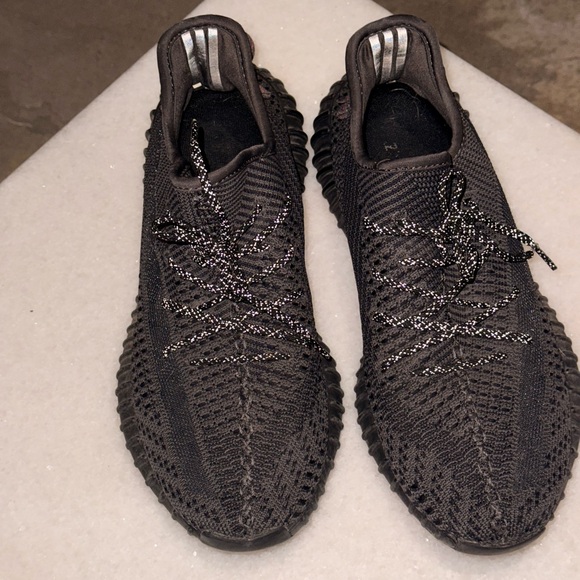 Yeezy 350 - Picture 2 of 6